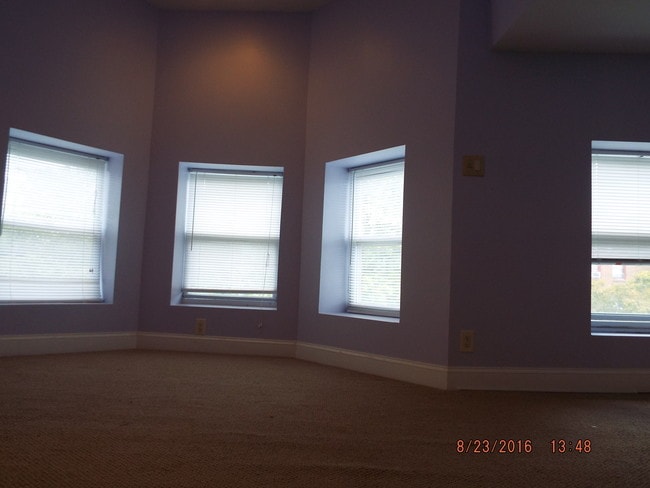 Loft - 1478 Chapin St NW