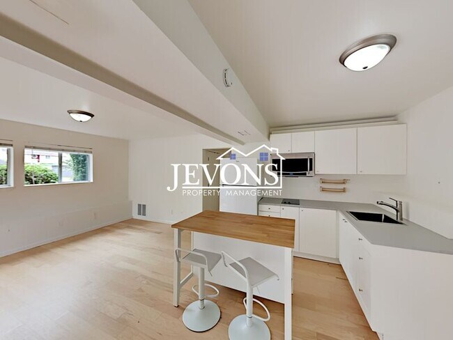 Building Photo - 6041 17th Ave SW