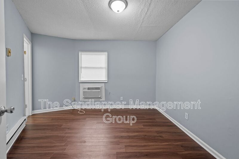 Building Photo - 1215 Mosstree Rd
