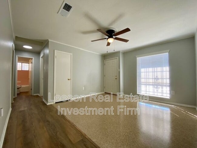 Building Photo - 217 N Emerald Loop