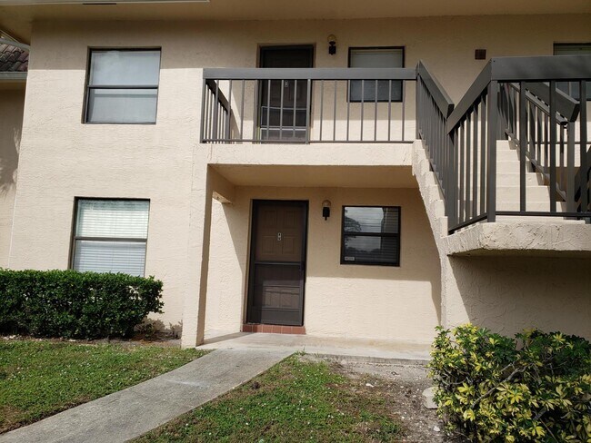 Building Photo - 6748 Palmetto Cir S