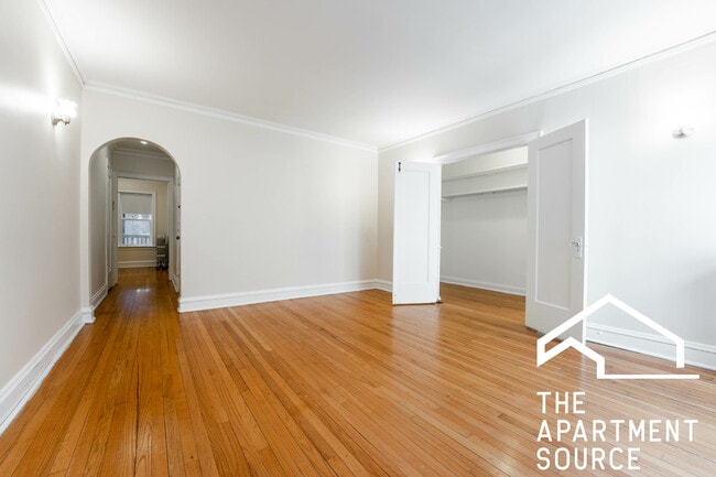 Building Photo - 1608 W Sunnyside Ave