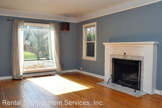 Building Photo - 3 br, 2 bath House - 2115 NE Junior St