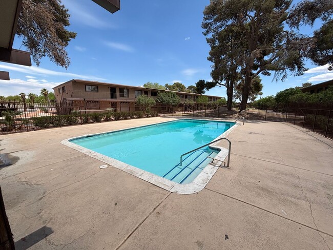 Foto del edificio - Delightful 1Bed/1Bath Ground-Level Condo!