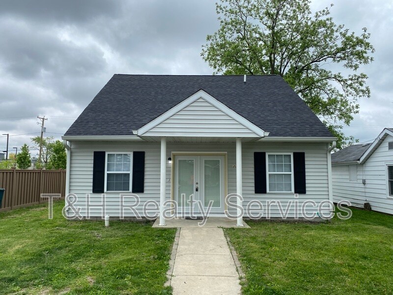 Primary Photo - 3008 N Pauline Ave