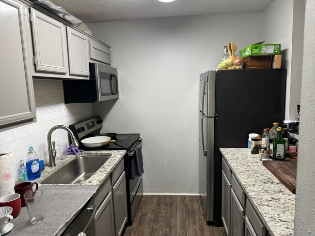 Building Photo - JULY PRE-LEASE 2 Bedroom 2 Bathroom Split ...