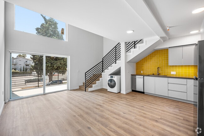 Building Photo - 6363 Tyrone Ave