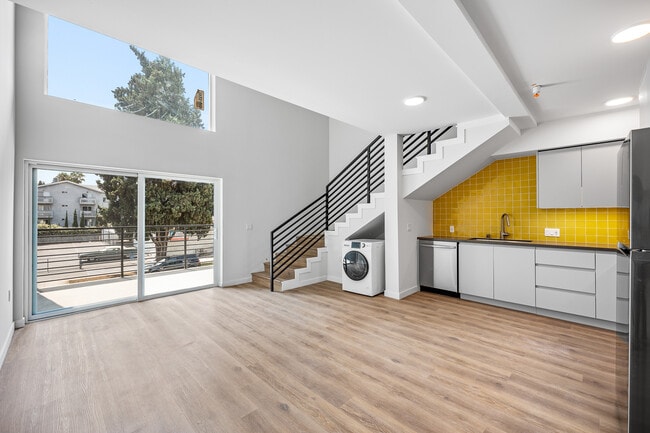 Building Photo - 6363 Tyrone Ave