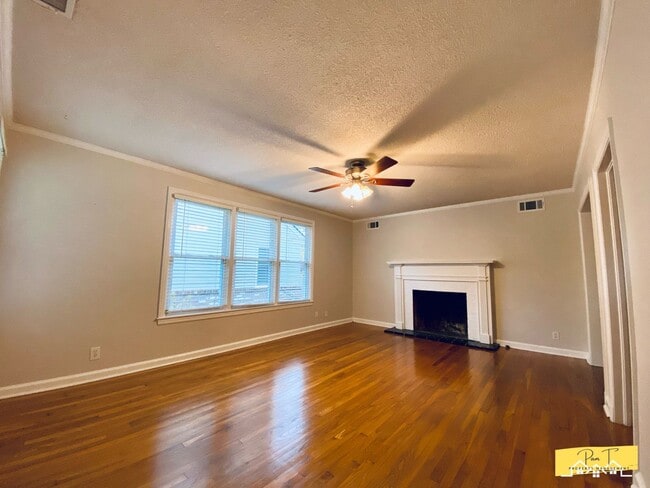 Building Photo - 304 Columbus Dr