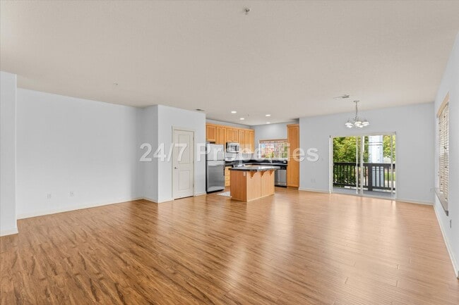 Building Photo - *MOVE-IN SPECIAL!* 3 BD I 2.5 BA Beaverton Townhome