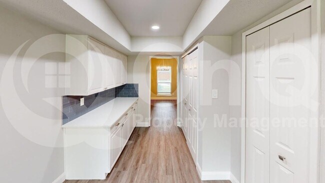 Foto del edificio - 6203 Rainier Rd