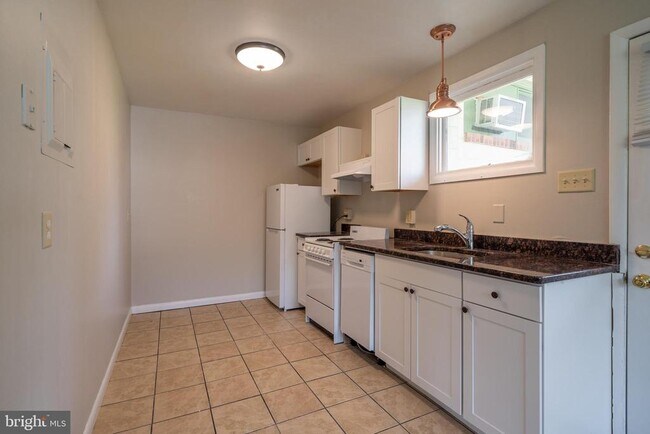 Building Photo - 335 Marshall St