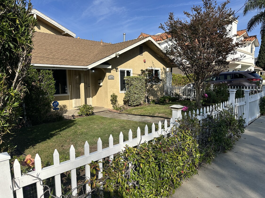 Primary Photo - 2703 Gates Ave