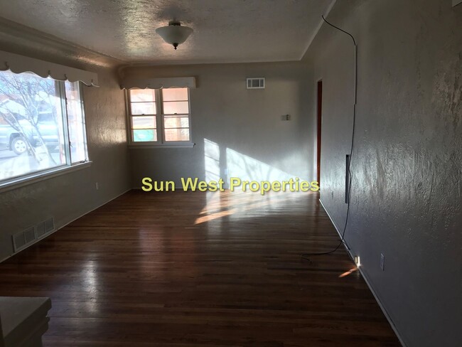 Building Photo - 4 Bedroom 2 Bath Home for Rent