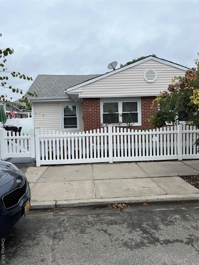 Foto principal - 615 W Walnut St