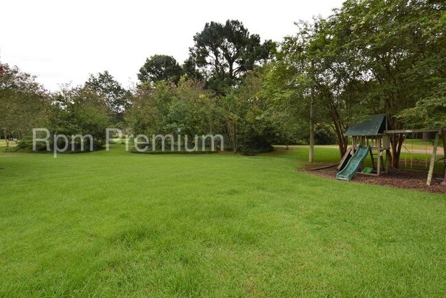 Building Photo - 10580 Camelot Sq