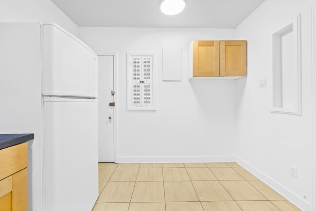 Building Photo - 5777 Ch De La Côte-Saint-Luc