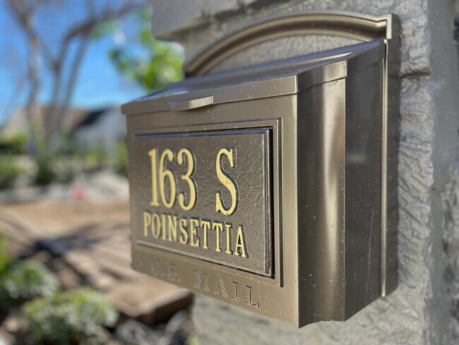 Foto del edificio - 163 S Poinsettia Pl