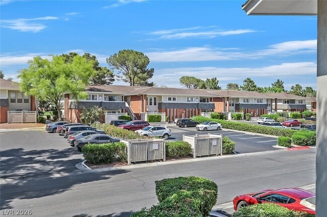 Building Photo - 668 Oakmont Ave