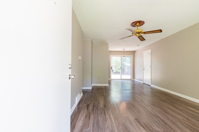 Foto del edificio - 8095 Whitebrook Dr