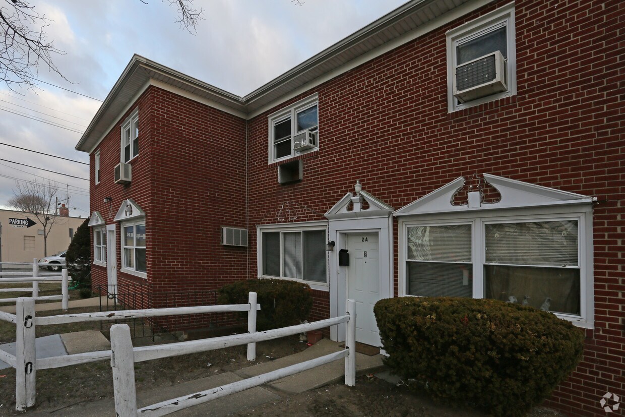 1300 Hampstead Tpke, Elmont, NY 11003 Apartments in Elmont, NY