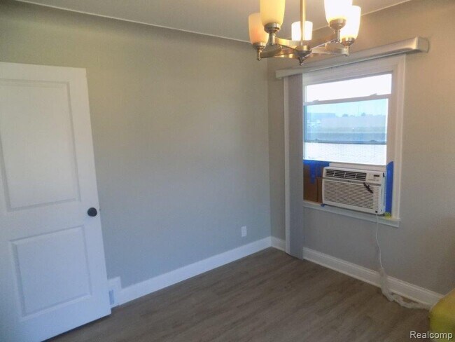 Foto del edificio - 4354 E 10 Mile Rd