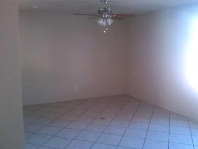 Building Photo - 5 bedroom in PHOENIX AZ 85033