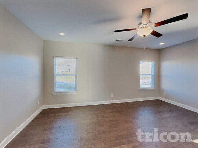 Building Photo - 311 Cloverbrook Way