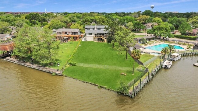 Building Photo - 18246 Nassau Bay Dr