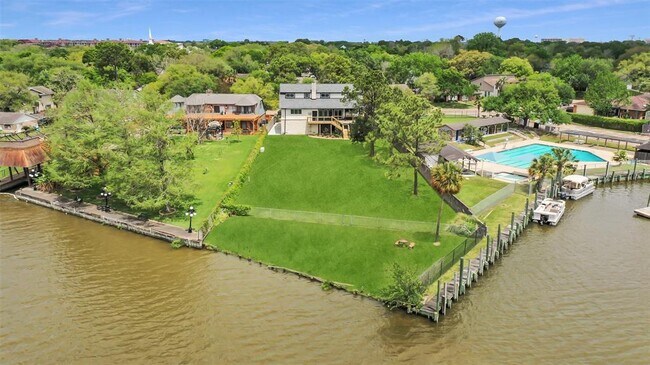 Foto del edificio - 18246 Nassau Bay Dr