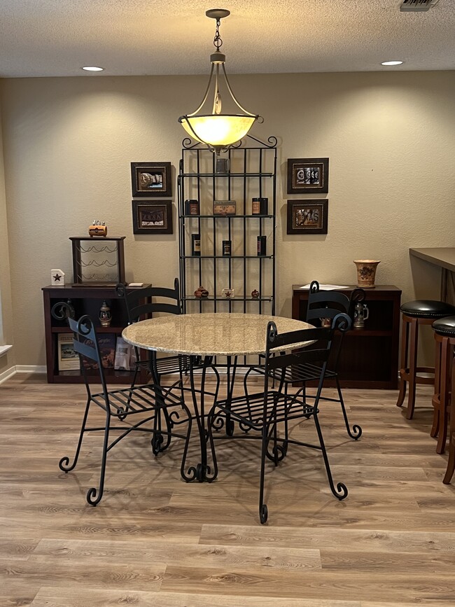 Building Photo - 307 Crestview
