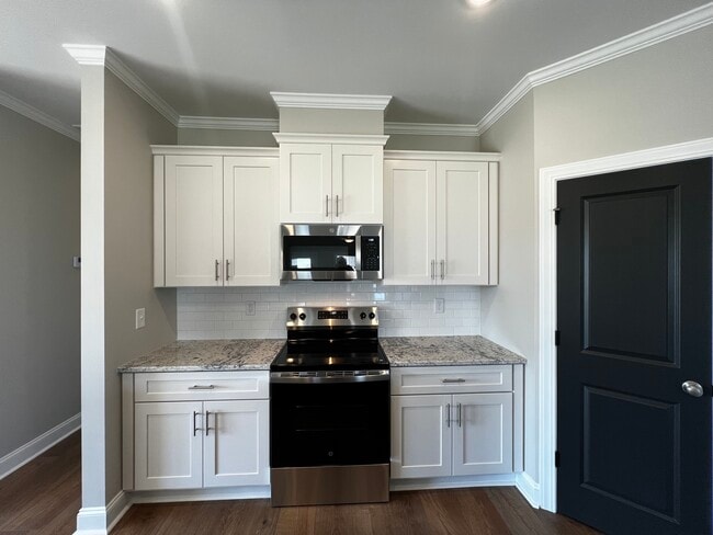 Building Photo - 809A Sarah Rebecca Dr