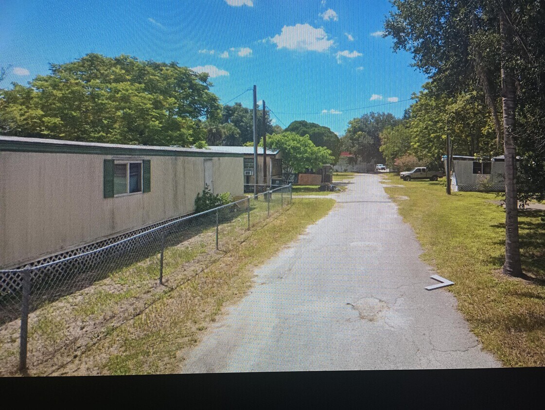 30 Wafford St Unit 15, Umatilla, FL 32784 Room for Rent in Umatilla, FL