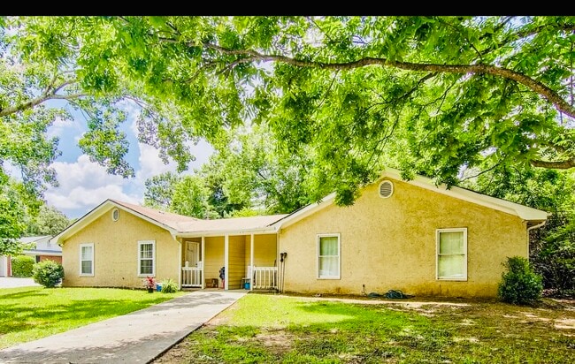 Building Photo - 1704 Riverside Ct NE