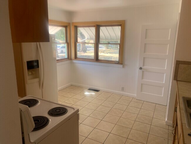 Cocina - 1330 Elm Ave