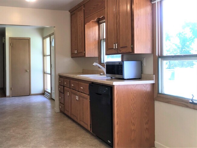 Foto del edificio - 5806 Tolman Terrace