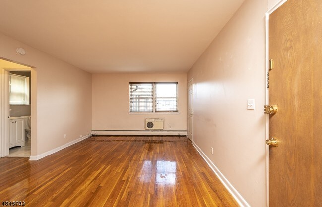 Building Photo - 741 Bloomfield Ave