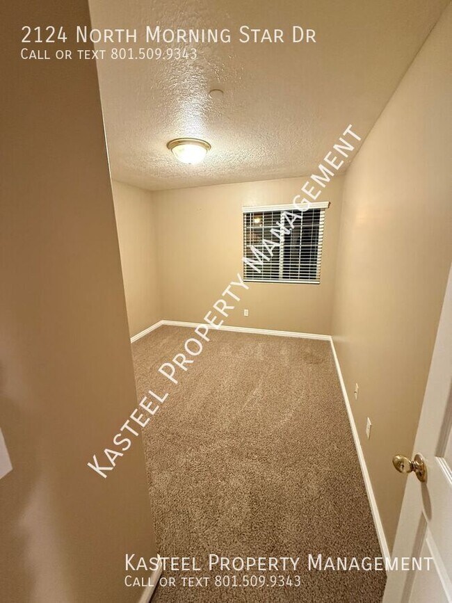 Foto del edificio - 2124 Morning Star Dr