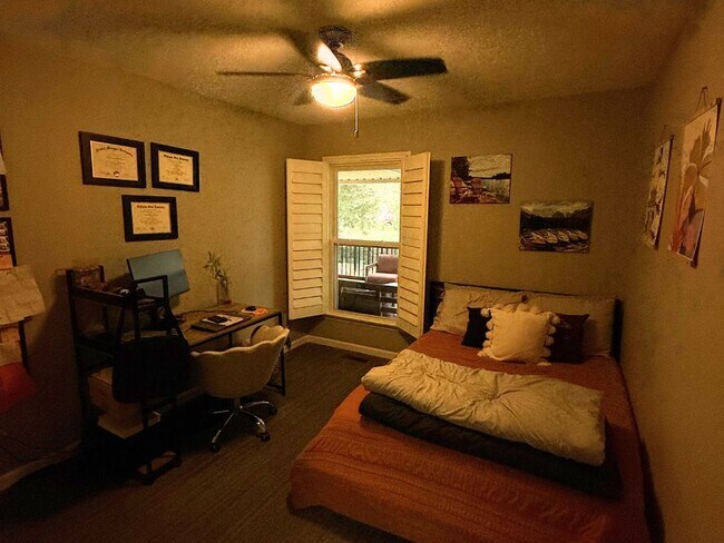 Building Photo - 303 Carlton Pl