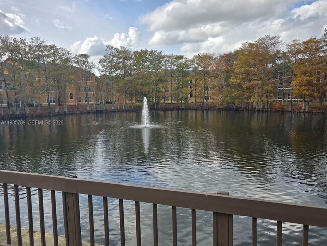 Foto del edificio - 4518 Commander Dr