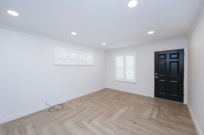Building Photo - 102 Belaire Dr