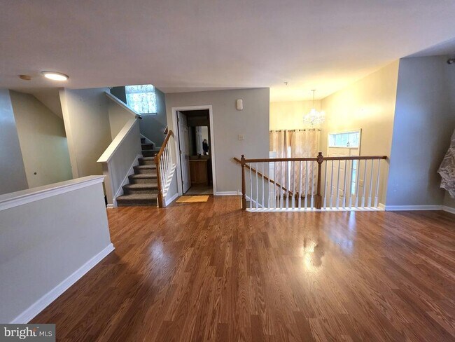 Building Photo - 347 Glenn Rose Cir