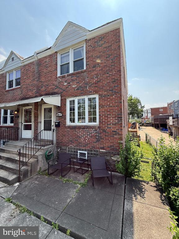 Primary Photo - 5917 Houghton St