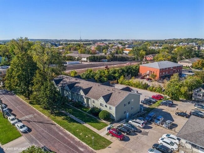 Building Photo - $875 | 1 Bedroom, 1 Bathroom Apartment | C...