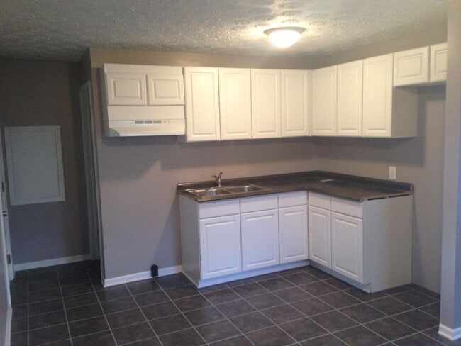 Building Photo - 3BR Pl