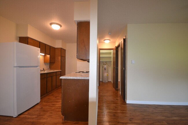 Building Photo - Longton Apartments