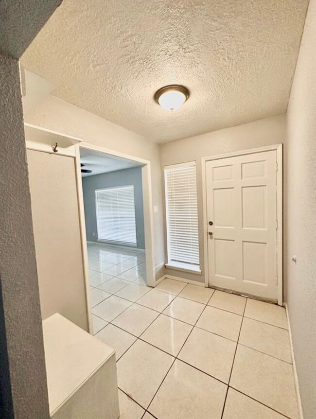 Building Photo - 16110 White Star Dr