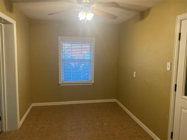 Building Photo - 2118 Parakeet St