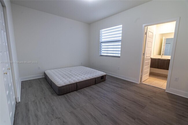 Foto del edificio - 10443 NW 82nd St