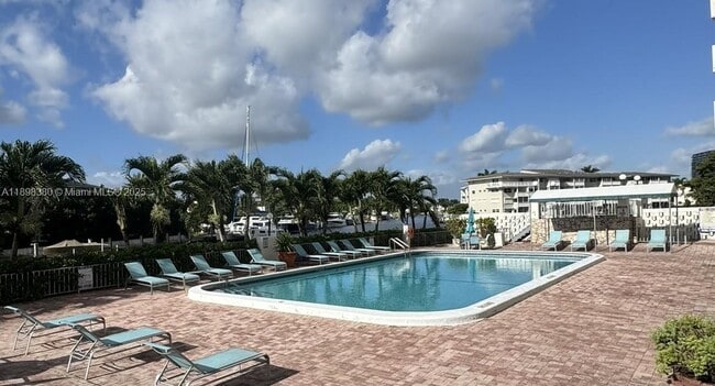 Foto del edificio - 401 Golden Isles Dr